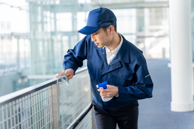 大阪オフィス清掃会社サウスラックの清掃風景（共用部とオフィス内清掃）