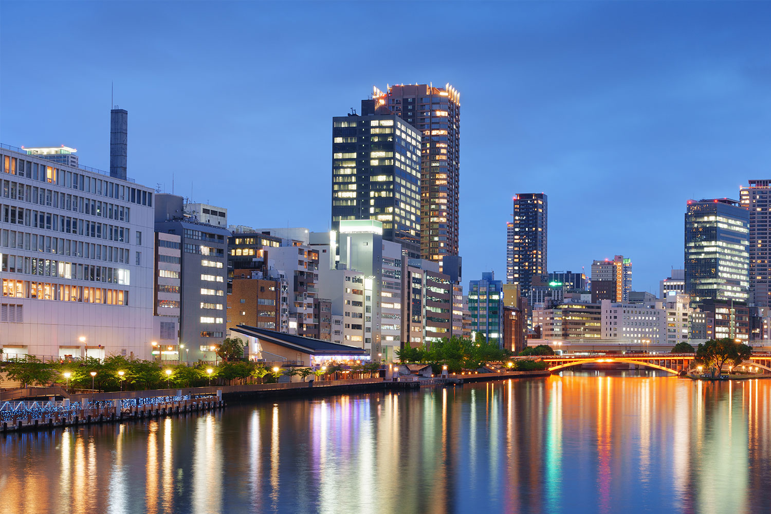 大阪府全域対応のマンション清掃・共用部清掃の現場風景