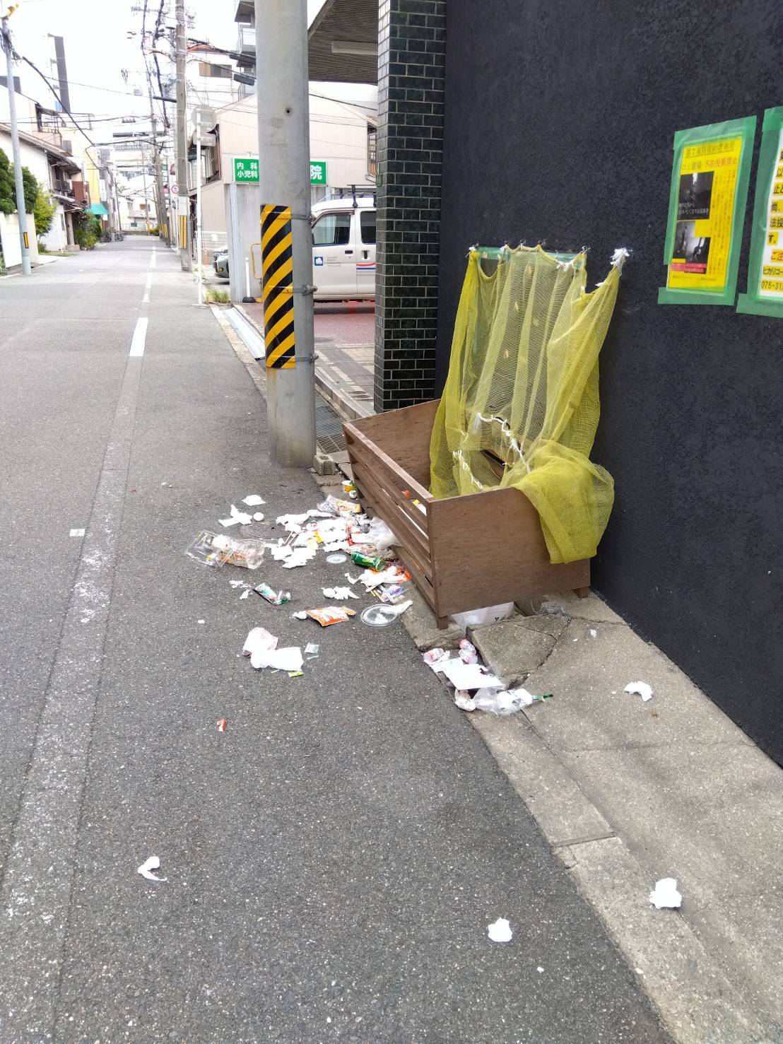 共有ゴミ置き場の清掃前