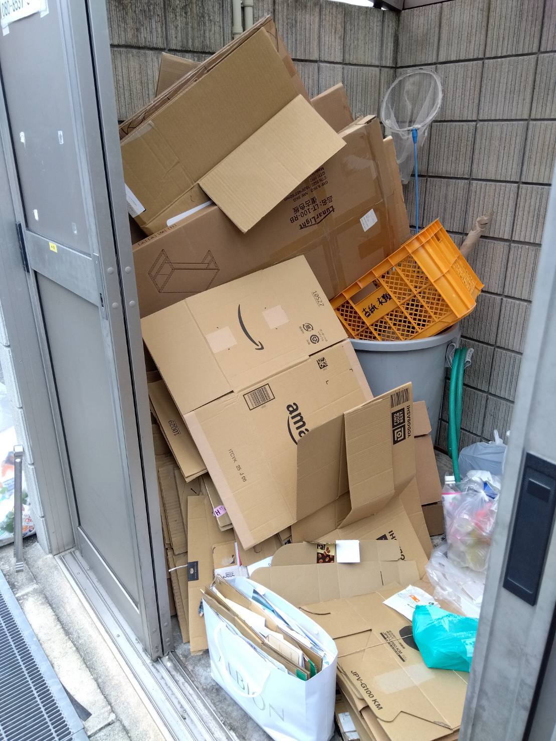 共有ゴミ置き場のかたずける前